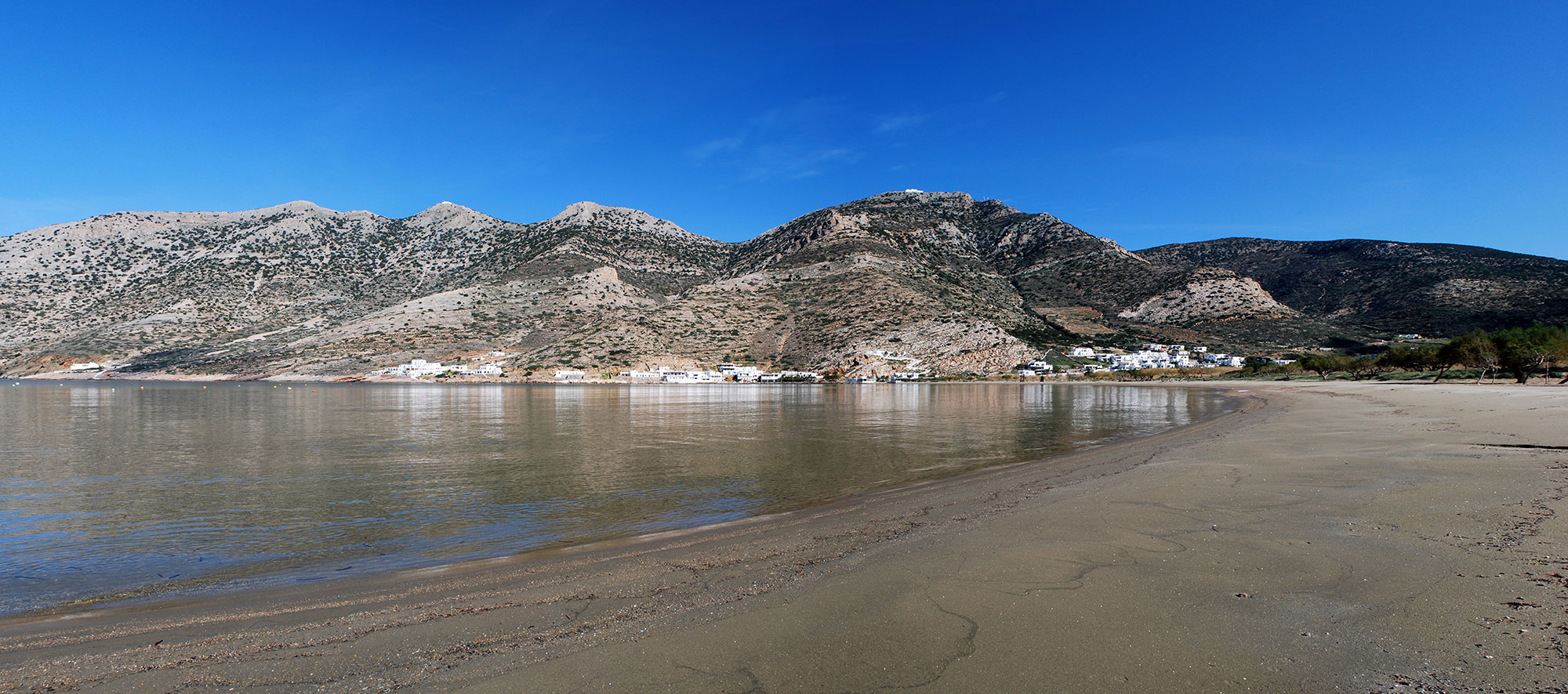 La plage de Kamares à Sifnos